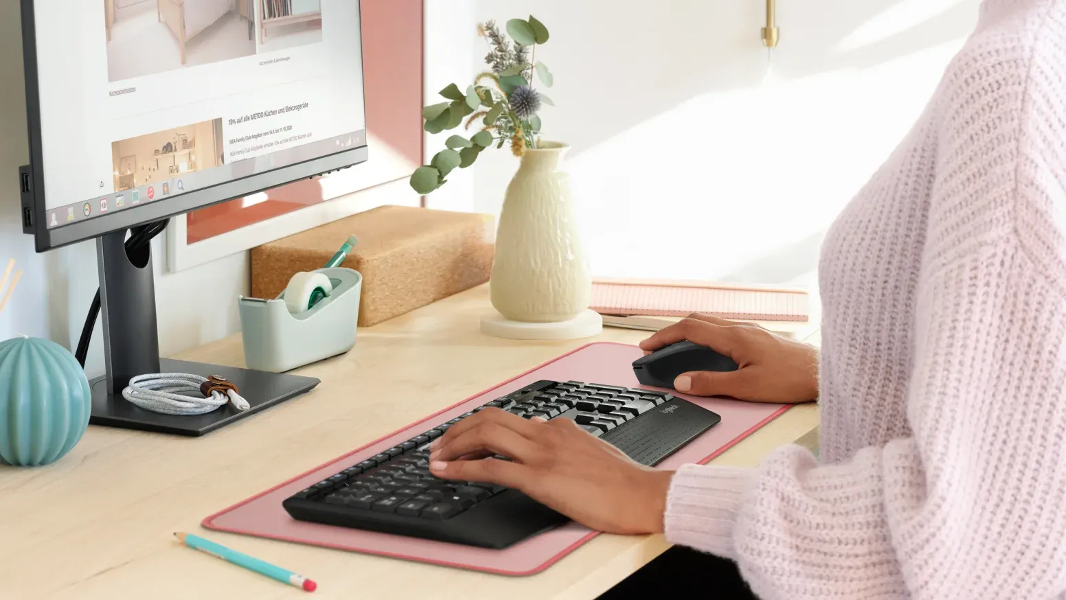 Kit Teclado e Mouse Sem Fio Logitech com Apoio para Mãos - Imagem 4